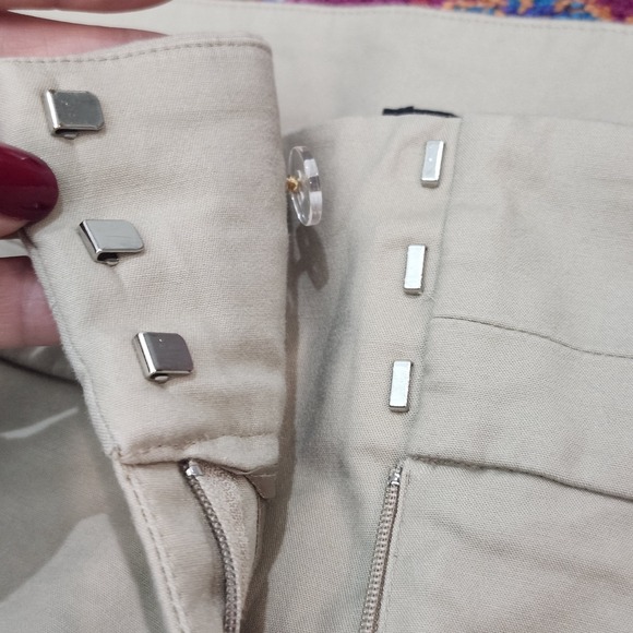 APT. 9 Essentials Women's Khaki Dress Shorts Size 14 Flat Front Stretch Hook Zip - Picture 4 of 7